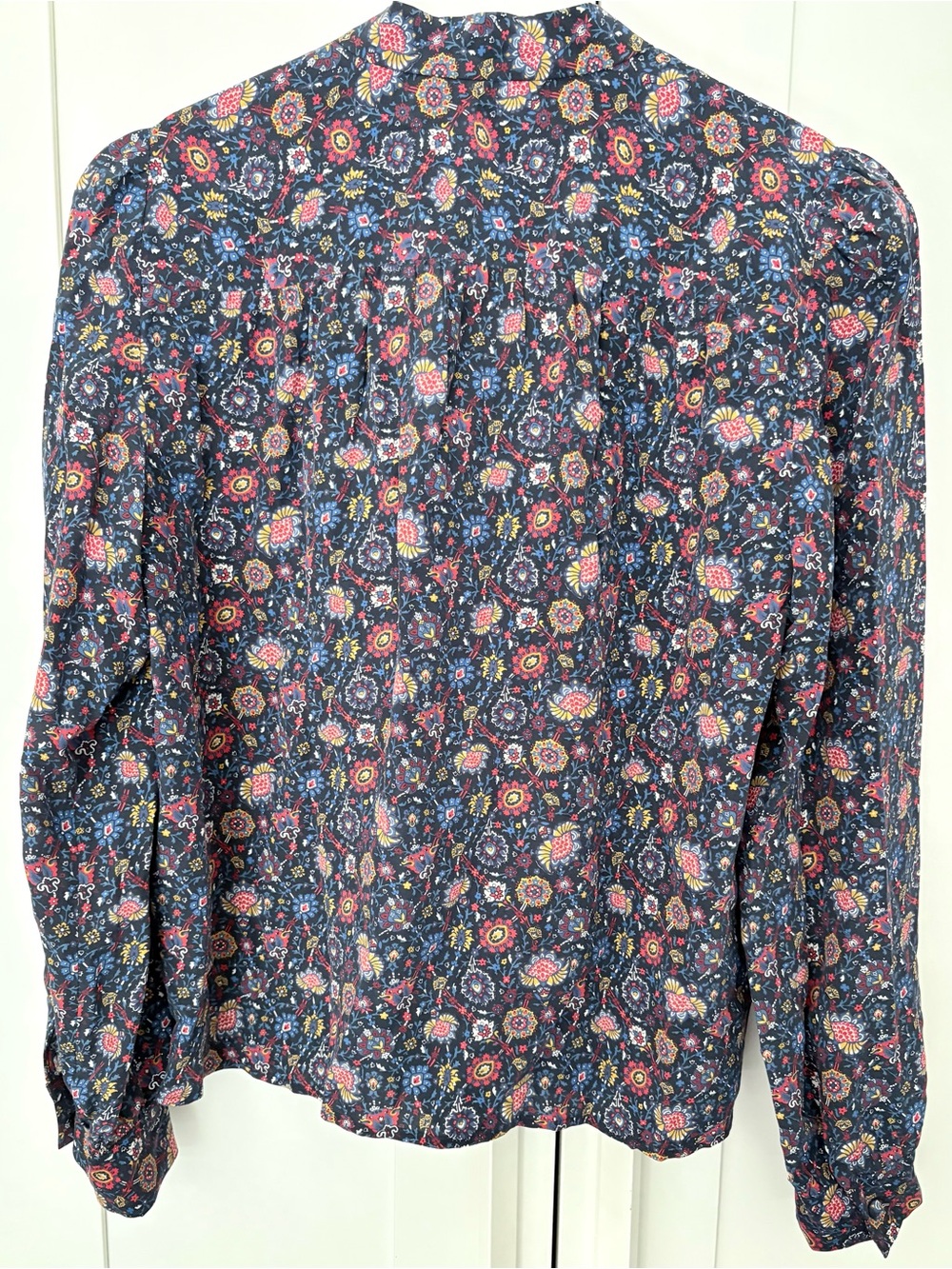 DÔEN Josseline top in Midnight Riviera Medallion. 100% silk. Size S - Picture 3 of 6
